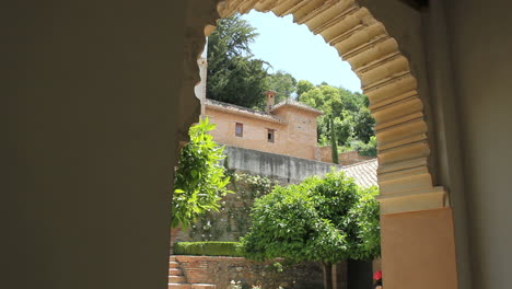 Alhambra-Blick-Durch-Bogen