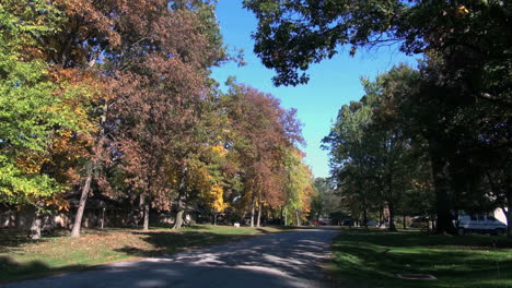 Indiana-Fort-Wayne-Street-En-Otoño-Sx