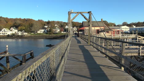 Maine-Boothbay-Harbor-board-walk-sx