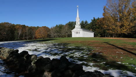 Massachusetts-New-England-Kirche-Und-Steinmauer-Cx