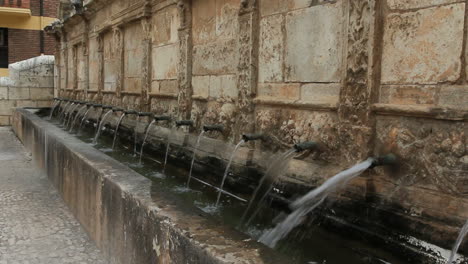 Spain-Aragon-Daroca-fountain-of-twenty-pipes