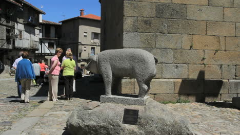 Spain-La-Alberca-pig-statue