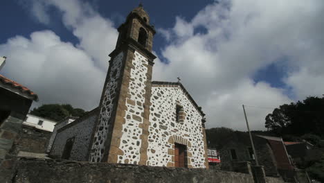 Spanien-Galizien-San-Andres-De-Teixido-Kirche-Timelapse-3