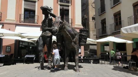 Spanien-Granada-Statue-Mit-Mädchen