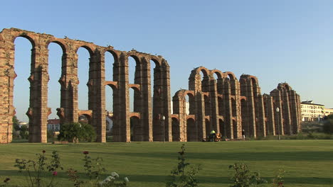 Merida-Aqueduct-of-the-Miracles-3