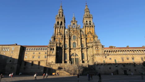 Santiago-Kathedralenansicht-Mit-Plaza-Bei-Gutem-Licht