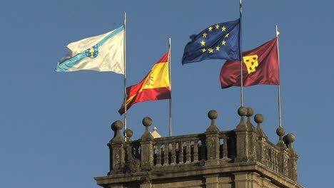 Spanien-Galizien-Santiago-Flags-1a