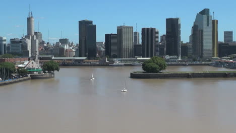 Horizonte-De-Buenos-Aires-Desde-El-Puerto-De-Sa