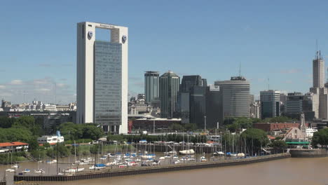 Buenos-Aires-skyline-and-small-boat-harbor