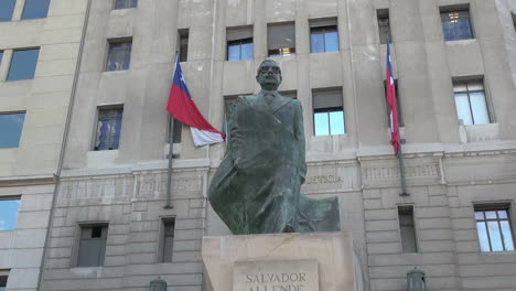 Santiago-Allende-Statue-S