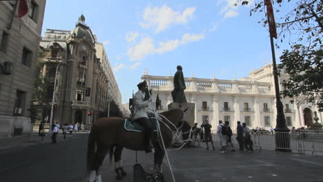 Guardias-De-Santiago-A-Caballo