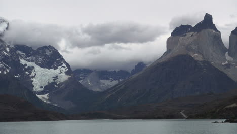 Torres-Del-Paine-Lago-Pehoe-S32