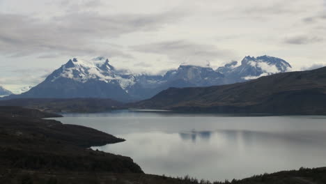 Torres-del-Paine-route-Lago-del-Toro-s41