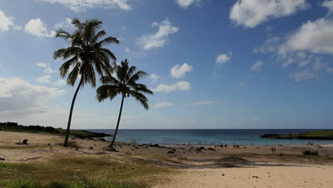 Anakena-Strand-Mit-Palmen-Osterinsel