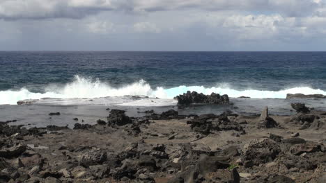 Easter-Island-waves-pale-green-3b