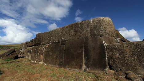 Isla-De-Pascua-Vinapu-Gigante-Encajado-Piedras-1