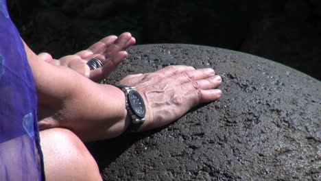 Isla-De-Pascua-Tocando-El-Ombligo-Del-Mundo-1