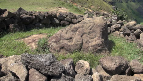 Easter-Island-Orongo-birdman-petroglyph-and-walls-4a