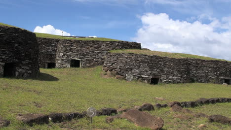 Rapa-Nui-Orongo-ceremonial-huts