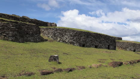 Easter-Island-Orongo-round-ceremonial-huts-3a