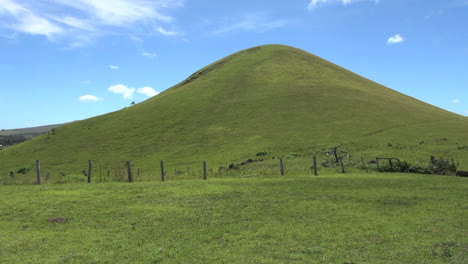 Easter-Island-Puna-Pau-green-domed-hill-14