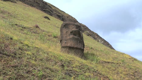 Gran-Moai-De-Goma-En-La-Cantera-Alejar