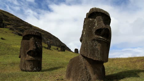 Moai-Im-Steinbruch-C6