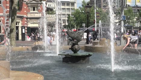 Netherlands-Amsterdam-water-arcs-from-fish-fountain-zoom-4