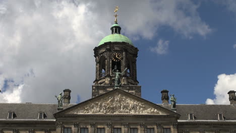 Timelapse-Del-Tímpano-De-La-Torre-Del-Palacio-De-Amsterdam-Países-Bajos