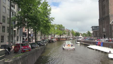 Amsterdam-Kanalboot-Zoom-In