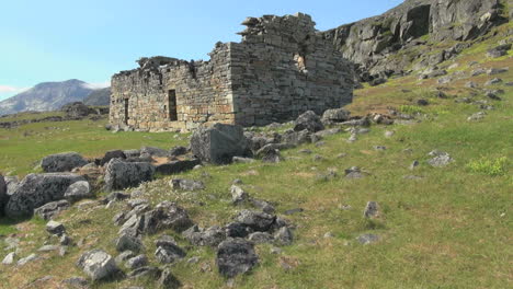 Grönland-Hvalsey-Nordische-Kirchenruine-Mit-Steinen