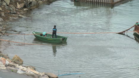 Groenlandia-Qaqortoq-Niños-Y-Barco-P