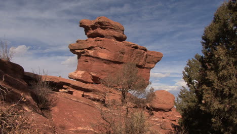 Colorado-Garden-of-the-Gods-balancing-rock