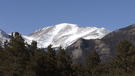 Pico-Colorado-Con-Nieve-Alejar