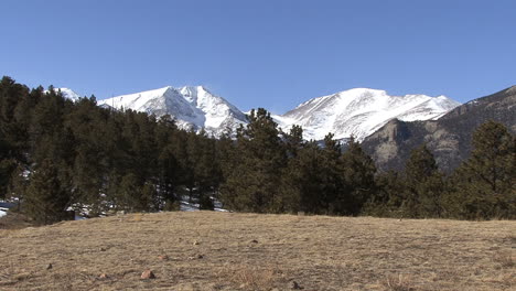 Colorado-Rocky-Mountain-NP-zooms-on-peaks