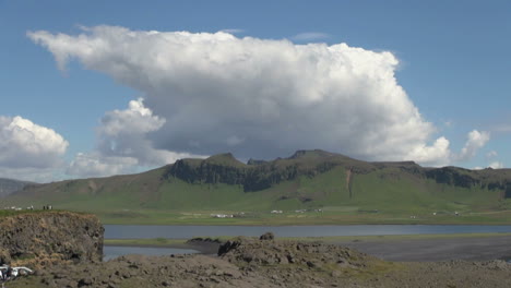 Island-Dyrholaey-Wolken-über-Berg