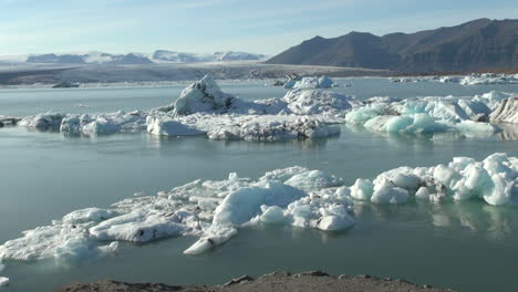 Island-Jökulsarlon-Eisschollen-Und-Gletscher