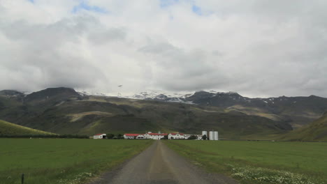 Iceland-farm-&-Eyjafjallajokull-Glacier