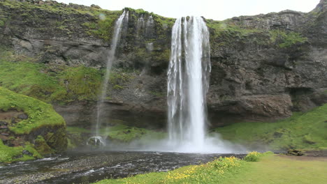 Island-Selijalandsfoss-Wasserfall-Dramatische-Aussicht