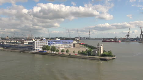 Netherlands-Rotterdam-triangular-park-at-confluence-2