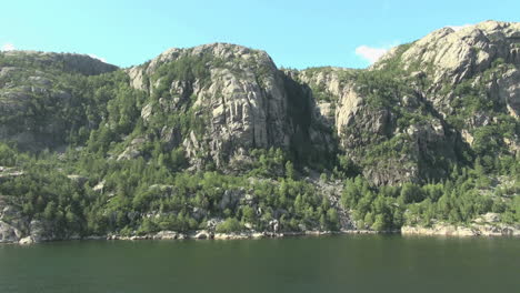 Norway-Lysefjord-faults-in-the-rocks-s