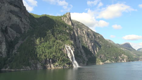 Norwegen-Kanzel-Felsfälle-S