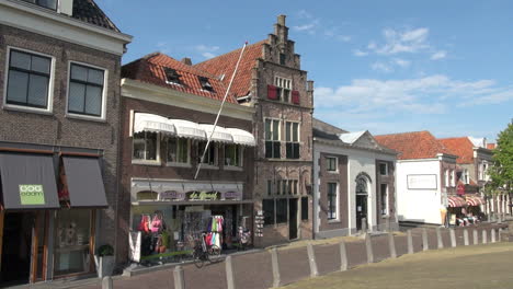 Holanda-Edam-Toldos-Blancos-Sobre-Escaparate