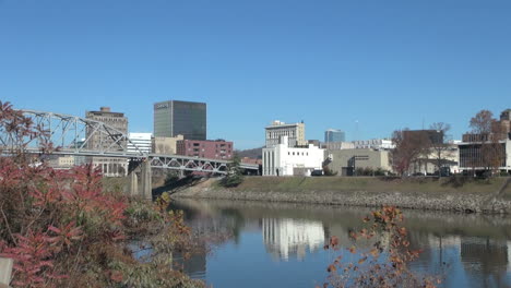 West-Virginia-Charleston-&-bridge-on-the-Kanawha-River