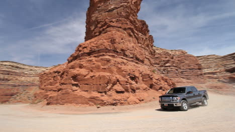 Utah-rock-on-the-road-up-Cedar-Mesa-with-truck