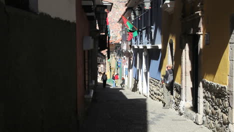 Bolivia-La-Paz-back-street-tourist-takes-photo