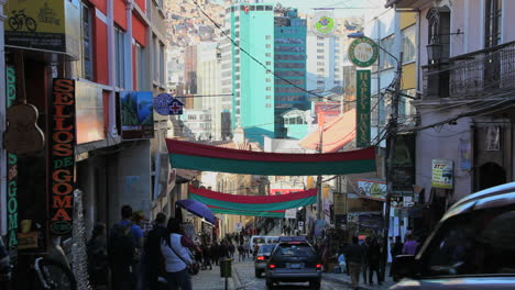 La-Paz-Banner-Auf-Der-Anderen-Straßenseite