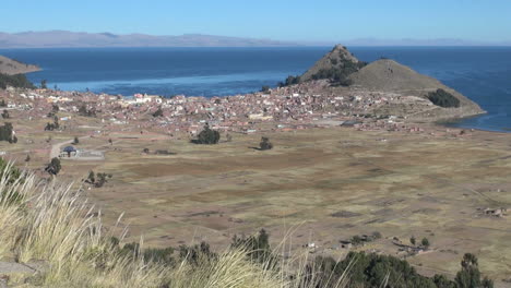 Vista-De-La-Ciudad-De-Copacabana-Bolivia