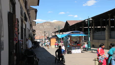 Cusco-Straße-Mit-Ständen-C