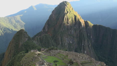 Machu-Picchu-Sonnenlicht-Huayna-Picchu-Zeitraffer